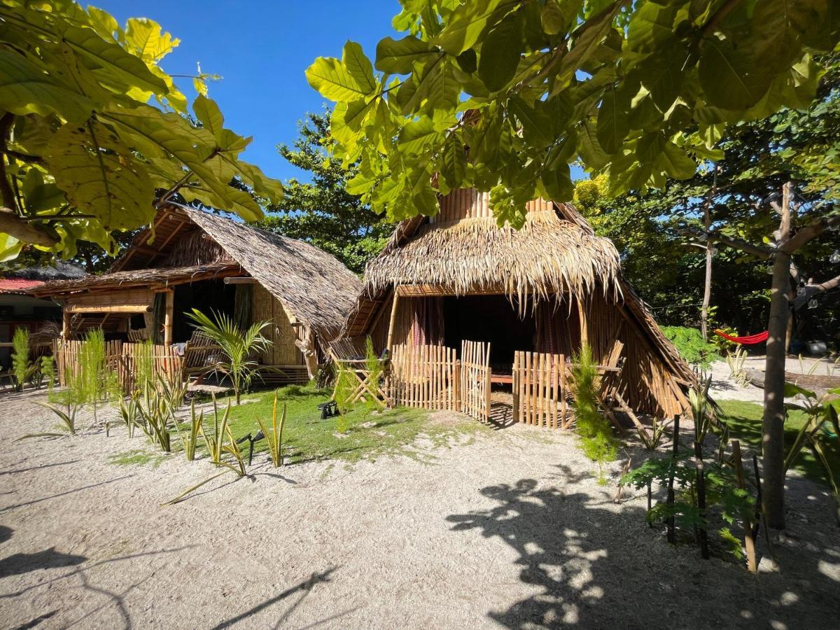 Tribal Huts Community Hostel Daanbantayan Kültér fotó
