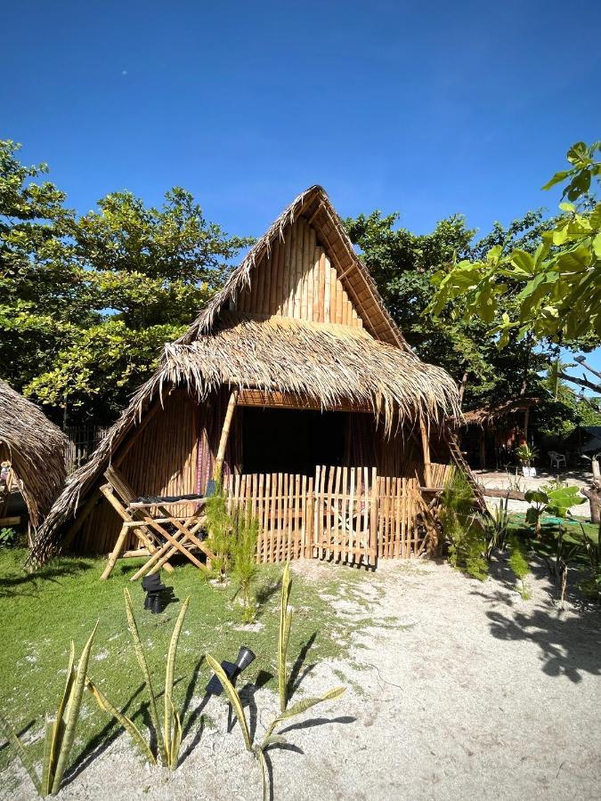 Tribal Huts Community Hostel Daanbantayan Kültér fotó