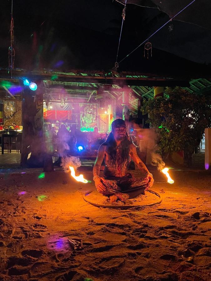 Tribal Huts Community Hostel Daanbantayan Kültér fotó