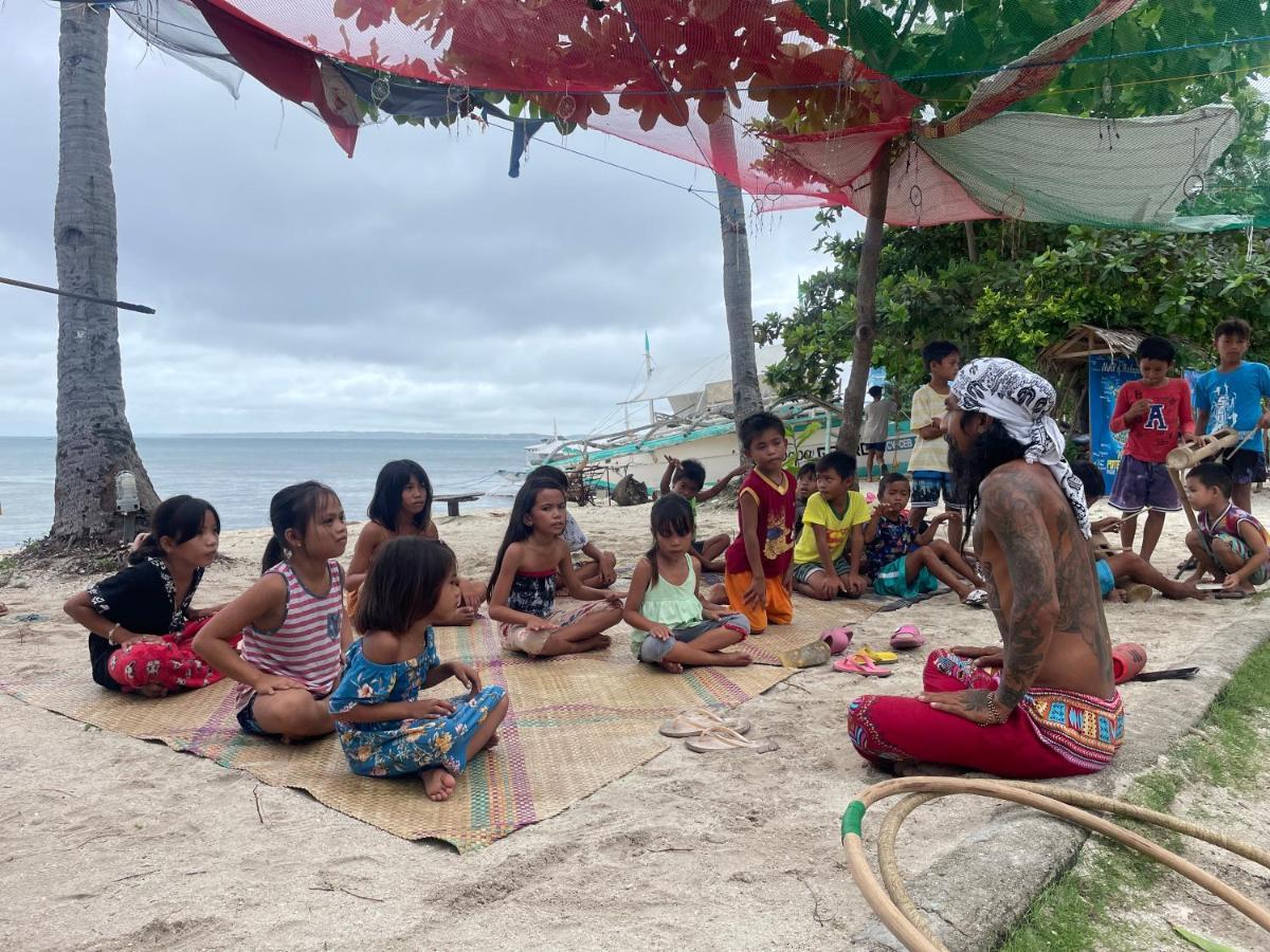Tribal Huts Community Hostel Daanbantayan Kültér fotó