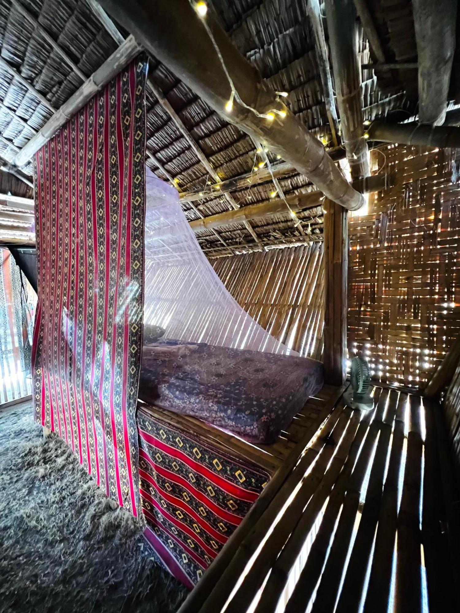 Tribal Huts Community Hostel Daanbantayan Szoba fotó