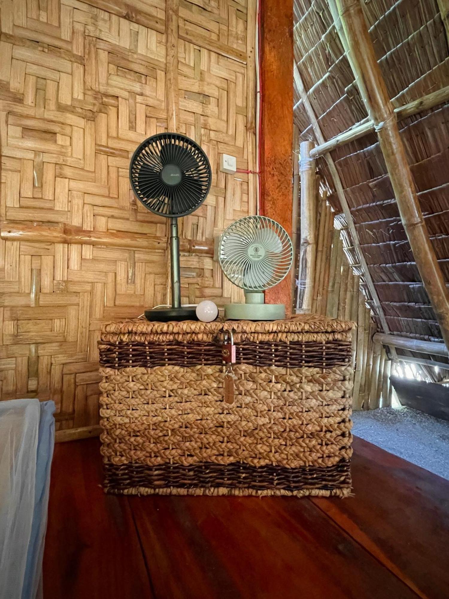 Tribal Huts Community Hostel Daanbantayan Szoba fotó