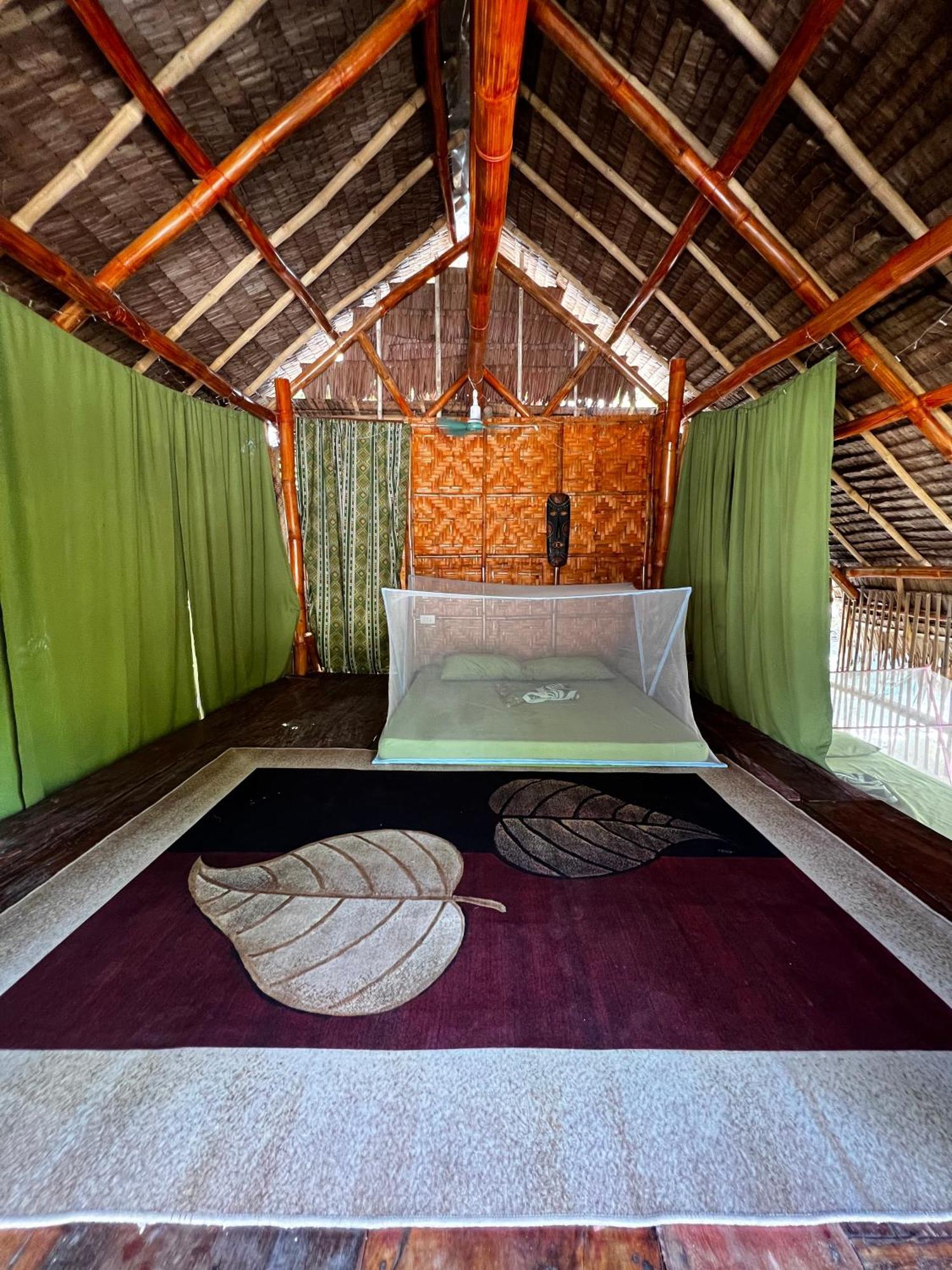 Tribal Huts Community Hostel Daanbantayan Kültér fotó