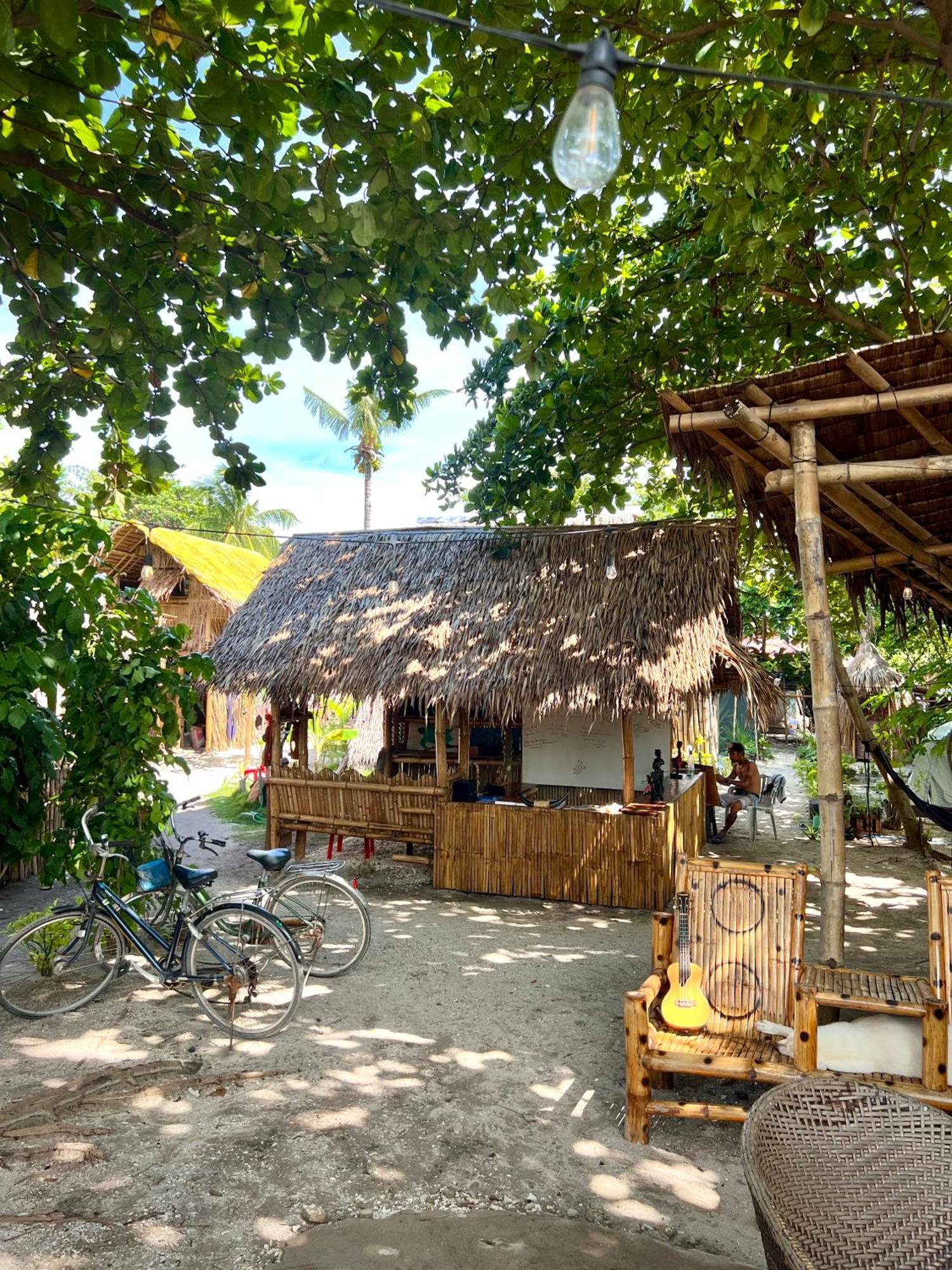 Tribal Huts Community Hostel Daanbantayan Kültér fotó