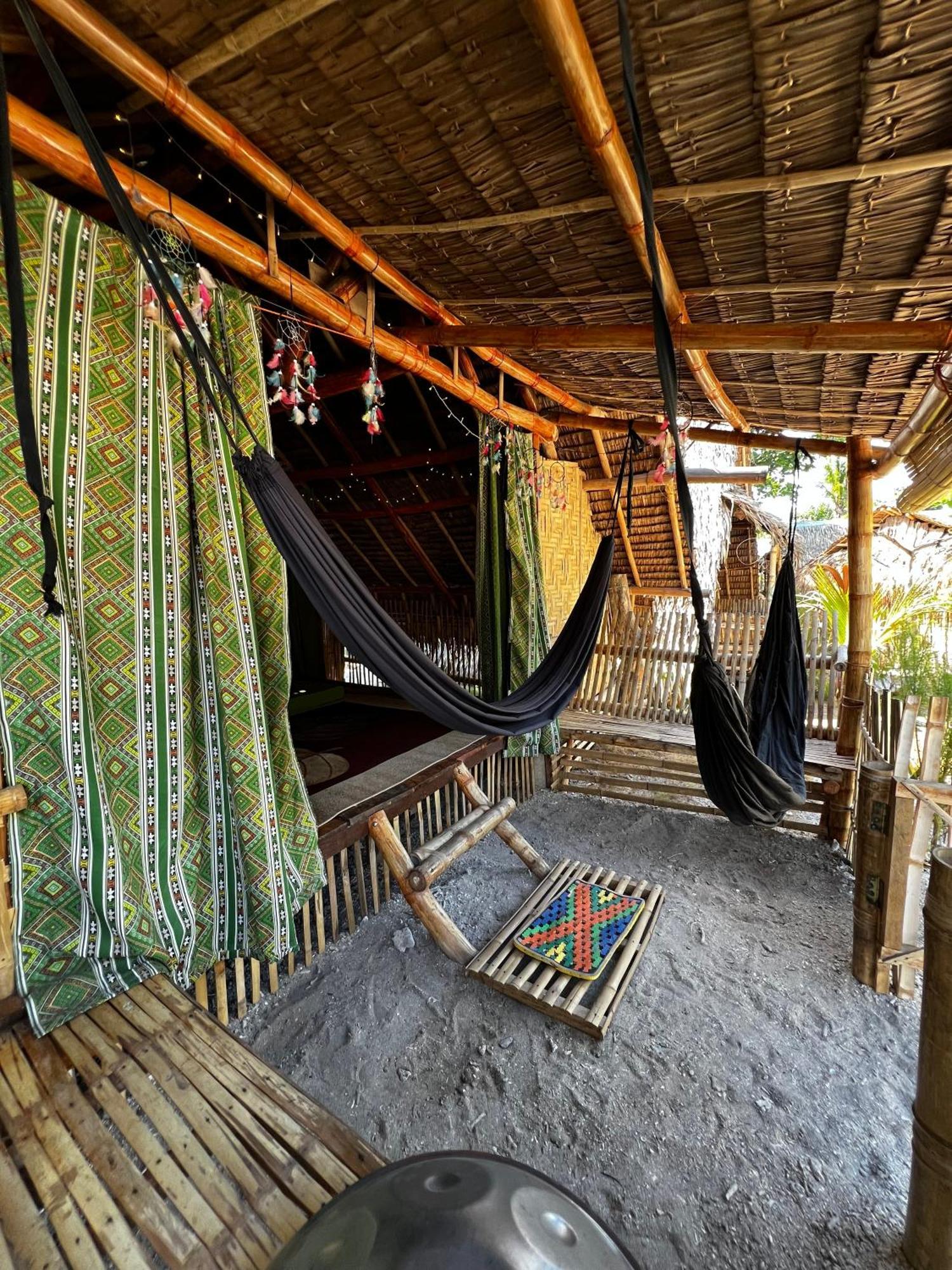 Tribal Huts Community Hostel Daanbantayan Kültér fotó