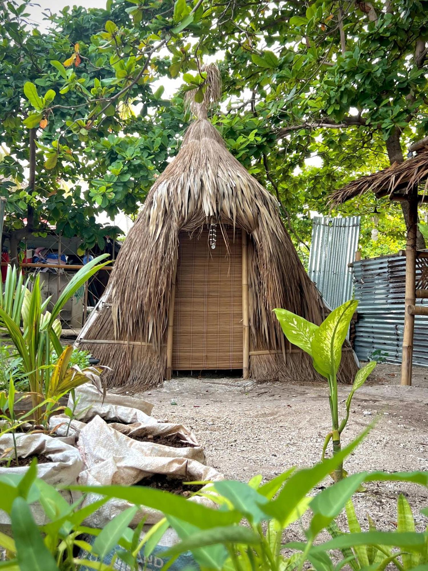 Tribal Huts Community Hostel Daanbantayan Szoba fotó
