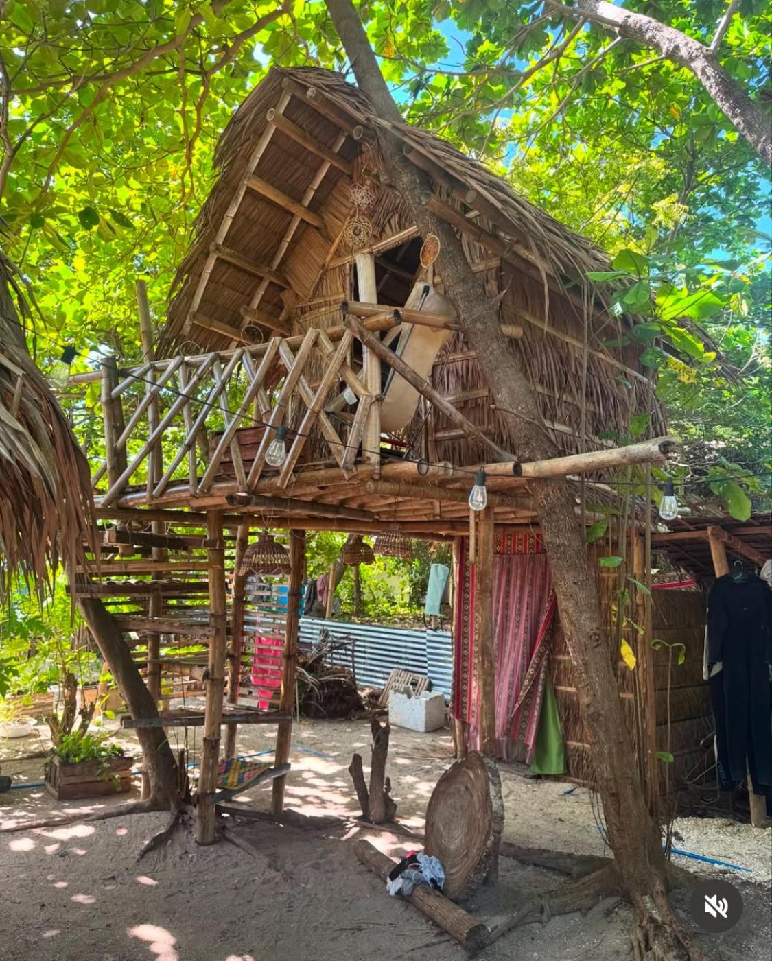 Tribal Huts Community Hostel Daanbantayan Kültér fotó